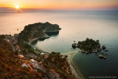 Isola Bella di Taormina all'alba