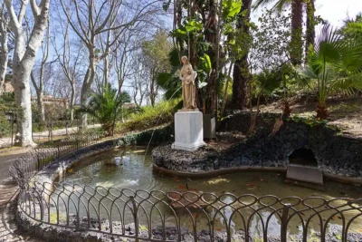statua e fontana presso la Villa Bellini di Catania